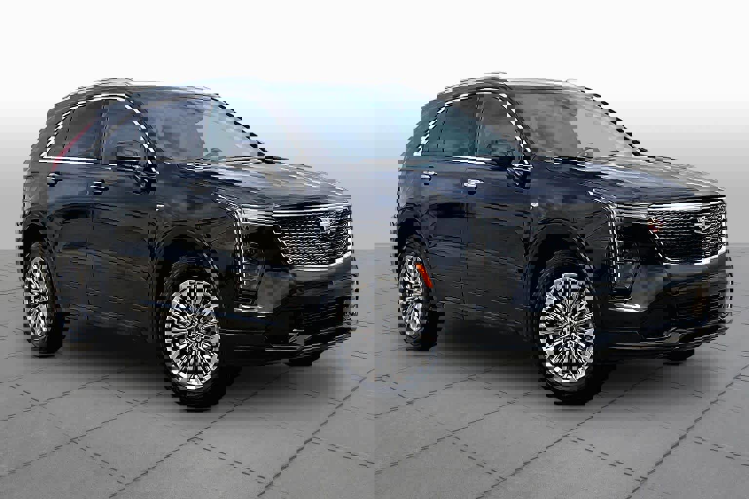 Used 2024 Cadillac XT4 Premium Luxury image 3