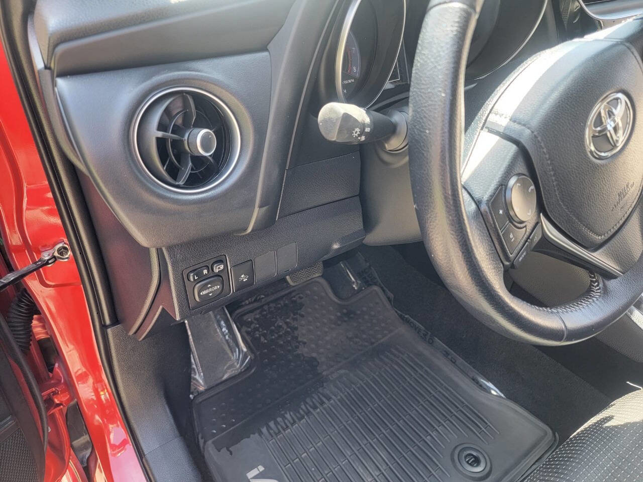 Used 2018 Toyota Corolla iM image 12
