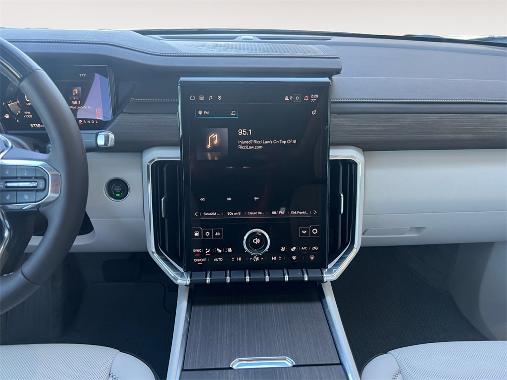 Used 2025 GMC Acadia Denali w/ Super Cruise Package image 11