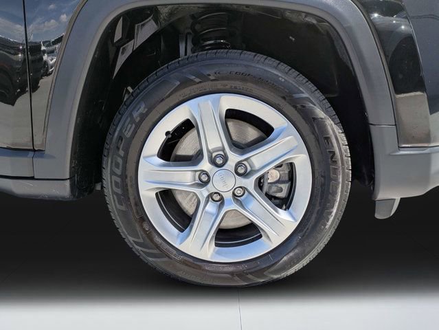 Used 2023 Jeep Compass Latitude w/ Convenience Group AWD/4WD image 10