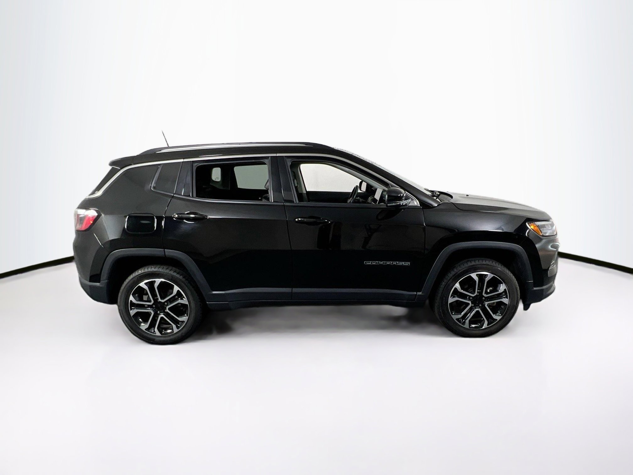 Used 2022 Jeep Compass Limited w/ Sun and Sound Group AWD/4WD image 4