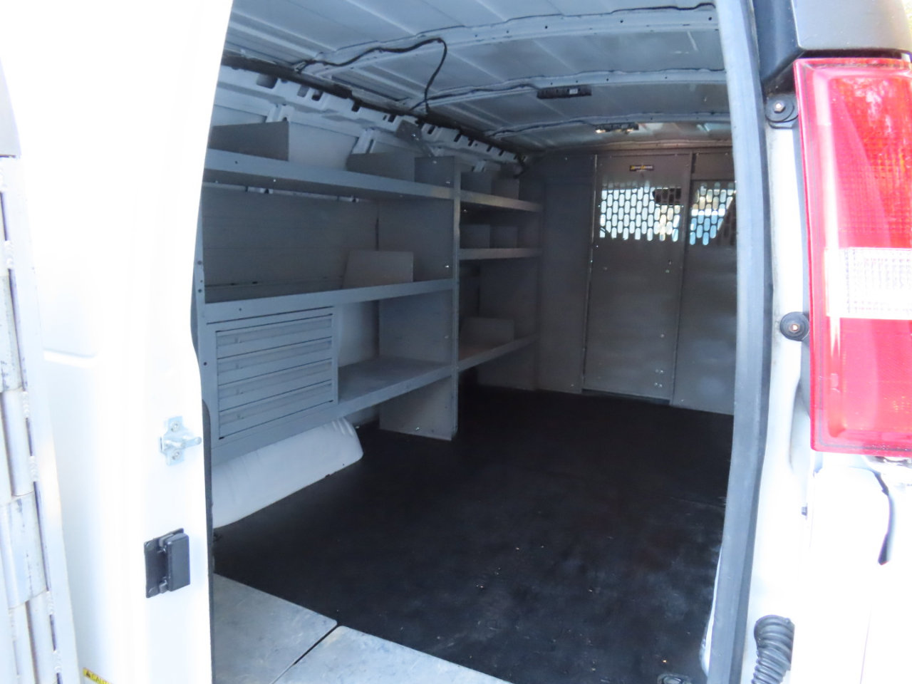 Used 2019 Chevrolet Express 3500 w/ Driver Convenience Package image 9