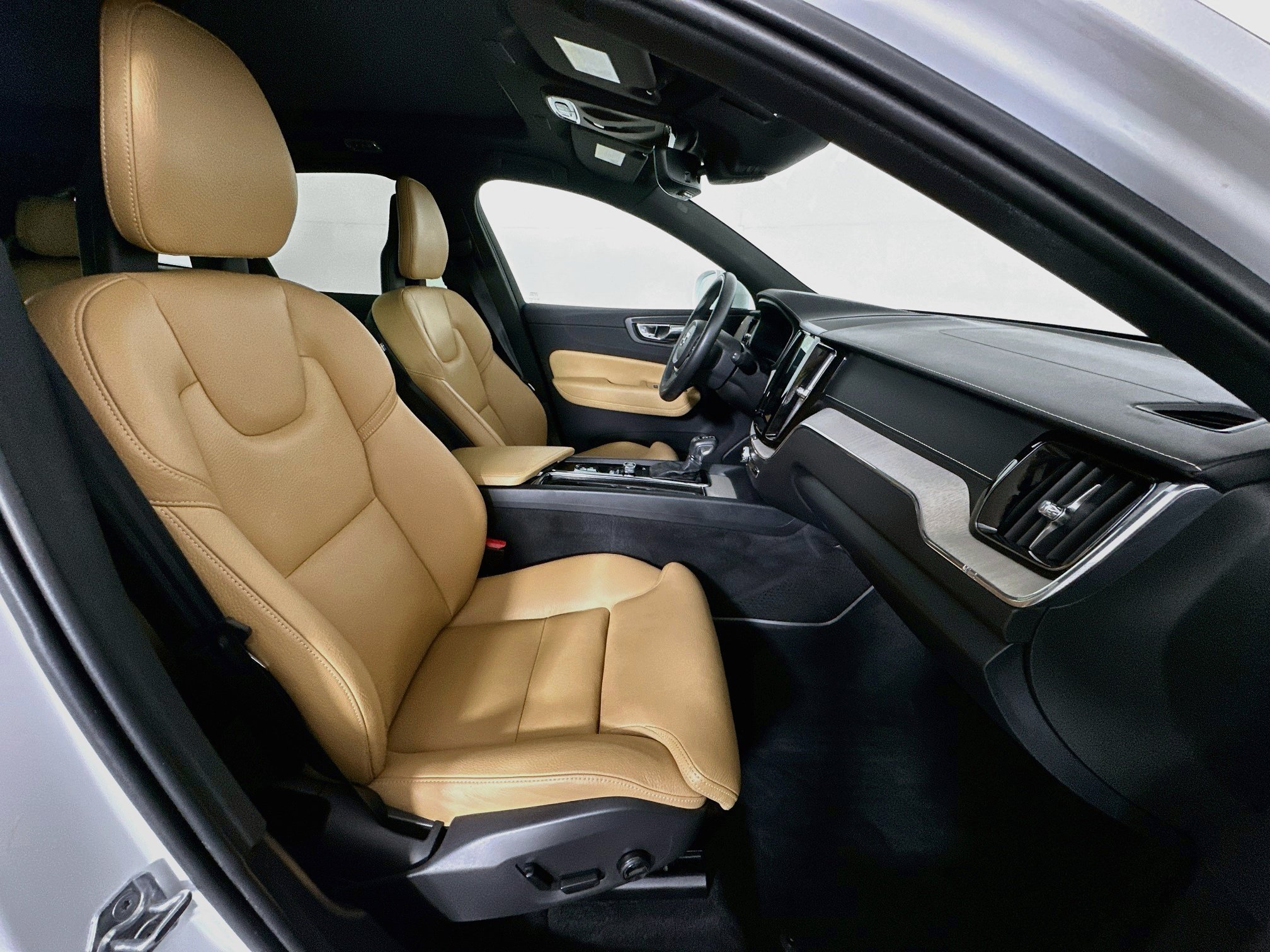 Used 2018 Volvo XC60 T5 Inscription w/ Convenience Package AWD/4WD image 33