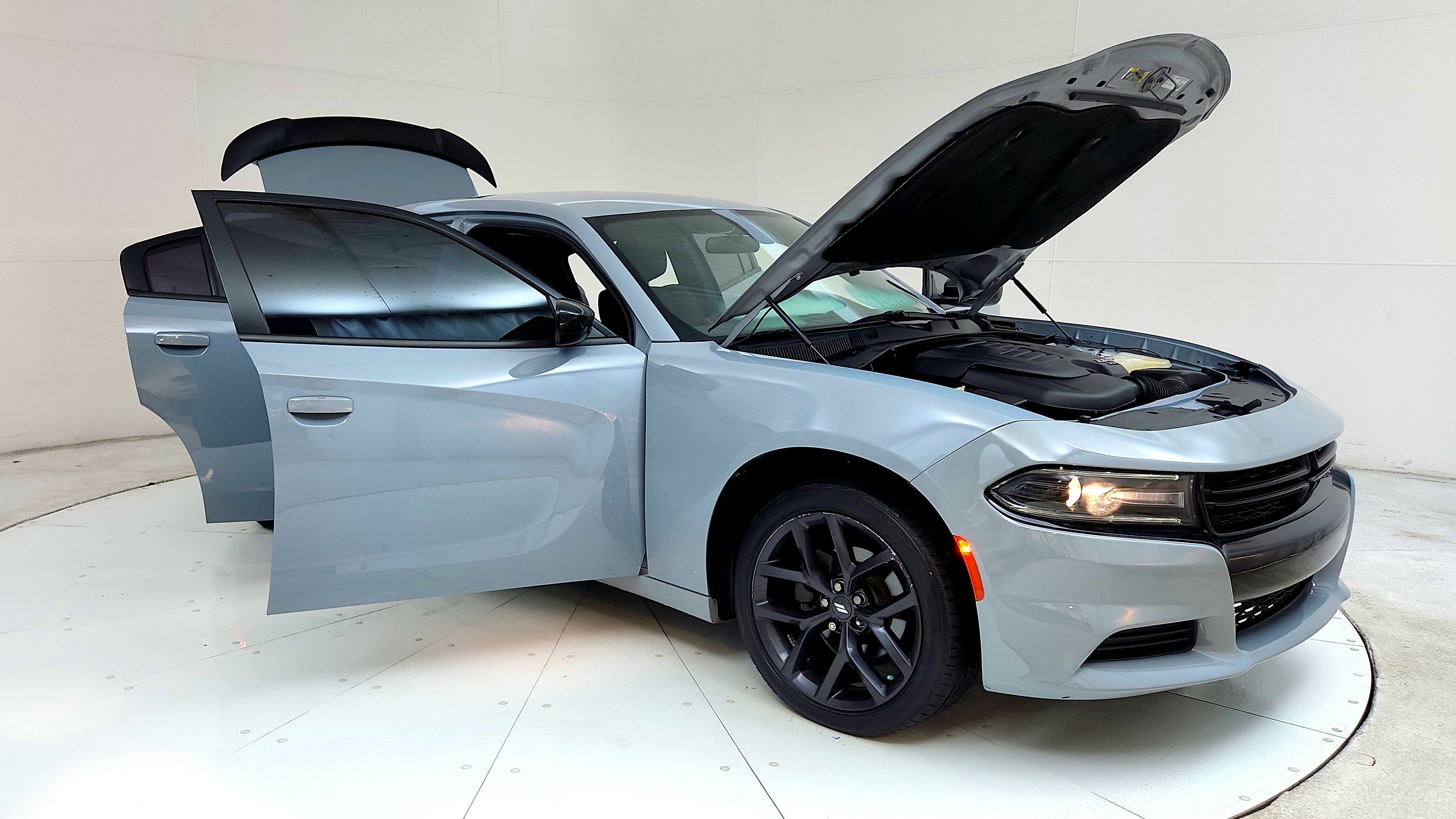 Used 2020 Dodge Charger SXT w/ Blacktop Package RWD image 9