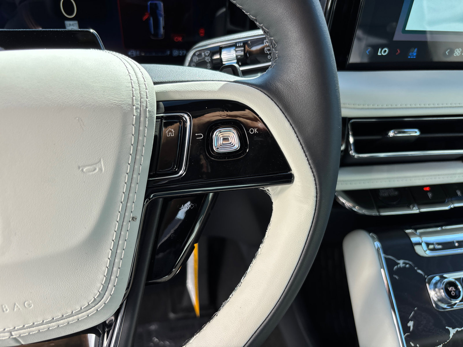 New 2025 Lincoln Aviator Black Label image 20