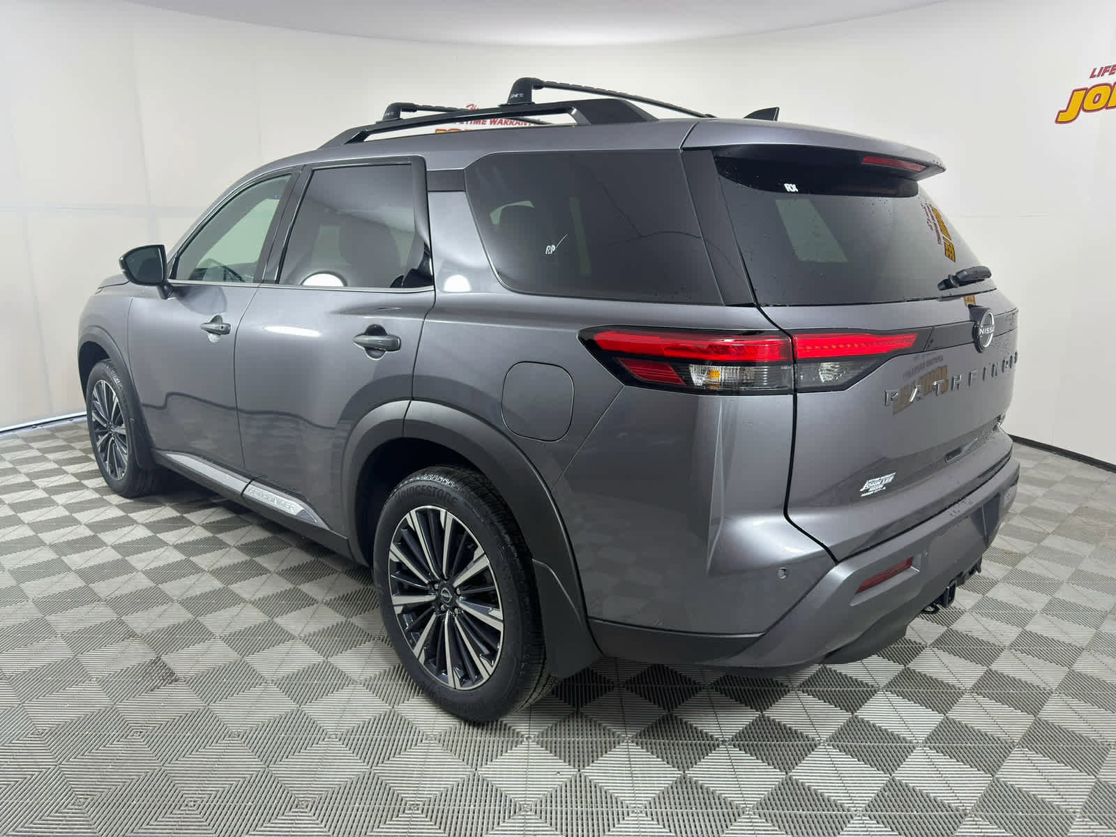 New 2026 Nissan Pathfinder Platinum image 3