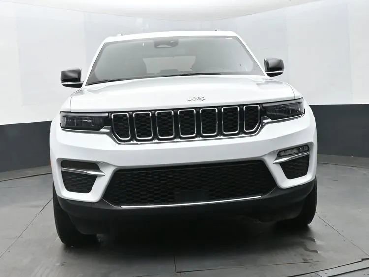 Used 2024 Jeep Grand Cherokee Limited image 3