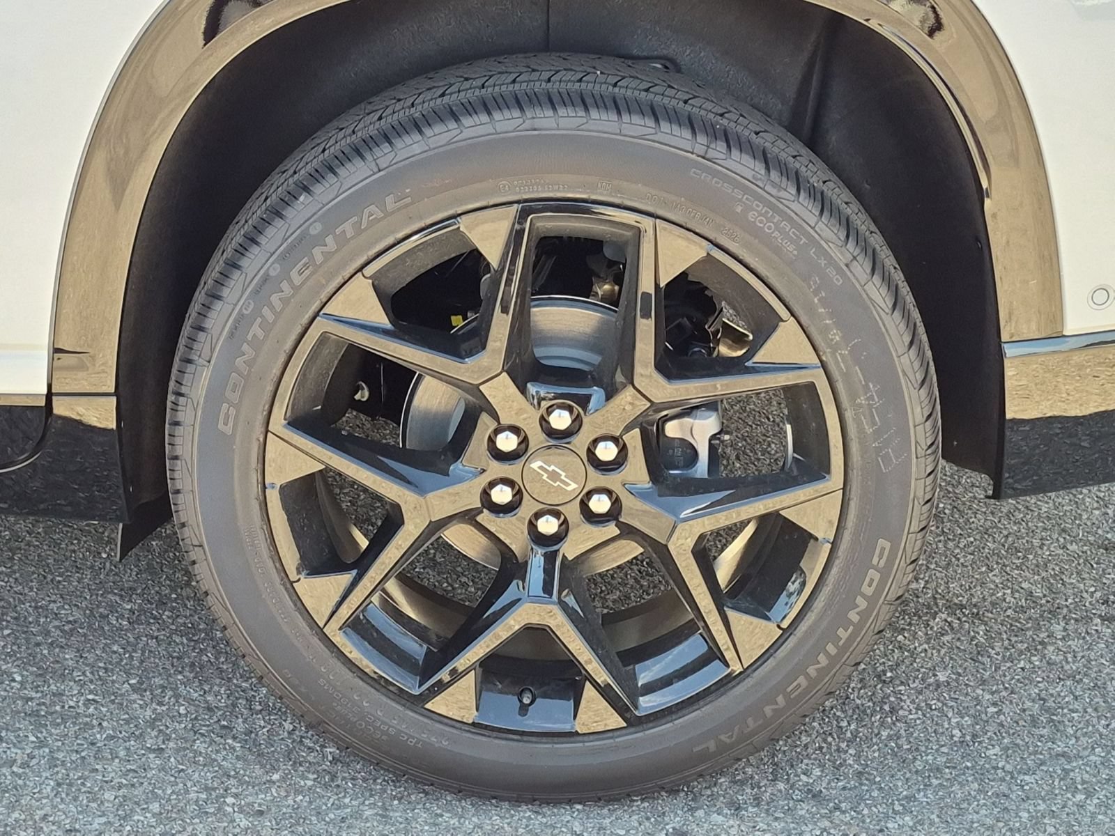 New 2026 Chevrolet Traverse RS w/ LPO, Floor Liner Package AWD/4WD image 6
