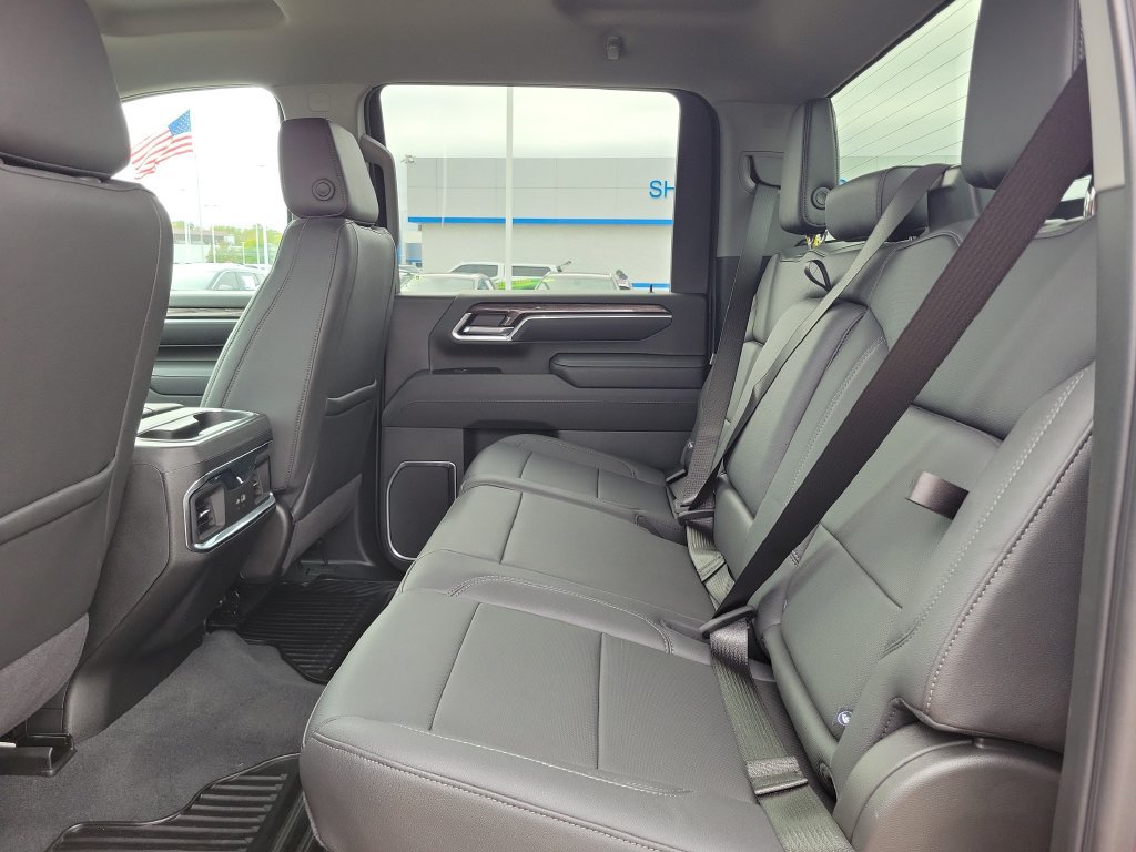 Used 2025 Chevrolet Silverado 2500 LTZ w/ LTZ Convenience Package AWD/4WD image 30