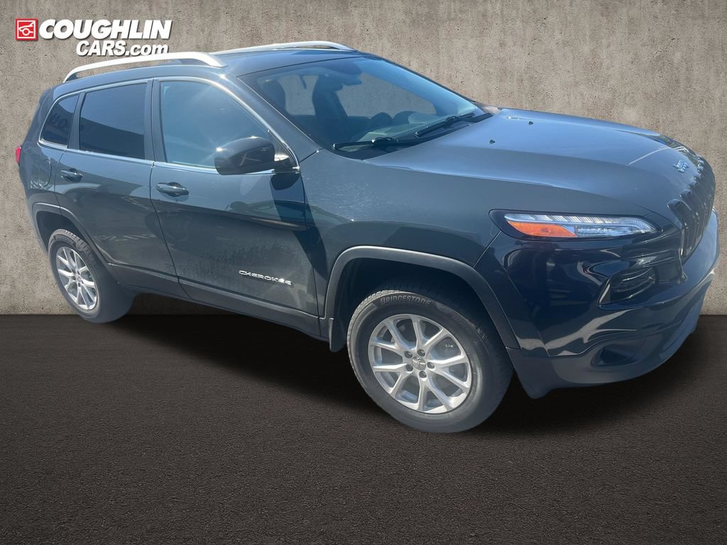 Used 2018 Jeep Cherokee Latitude Plus w/ Cold Weather Group AWD/4WD image 6