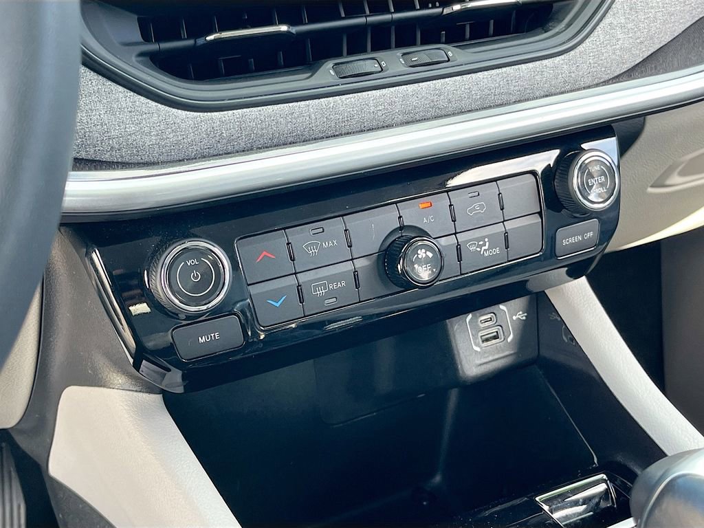 Certified 2022 Jeep Compass Latitude image 15