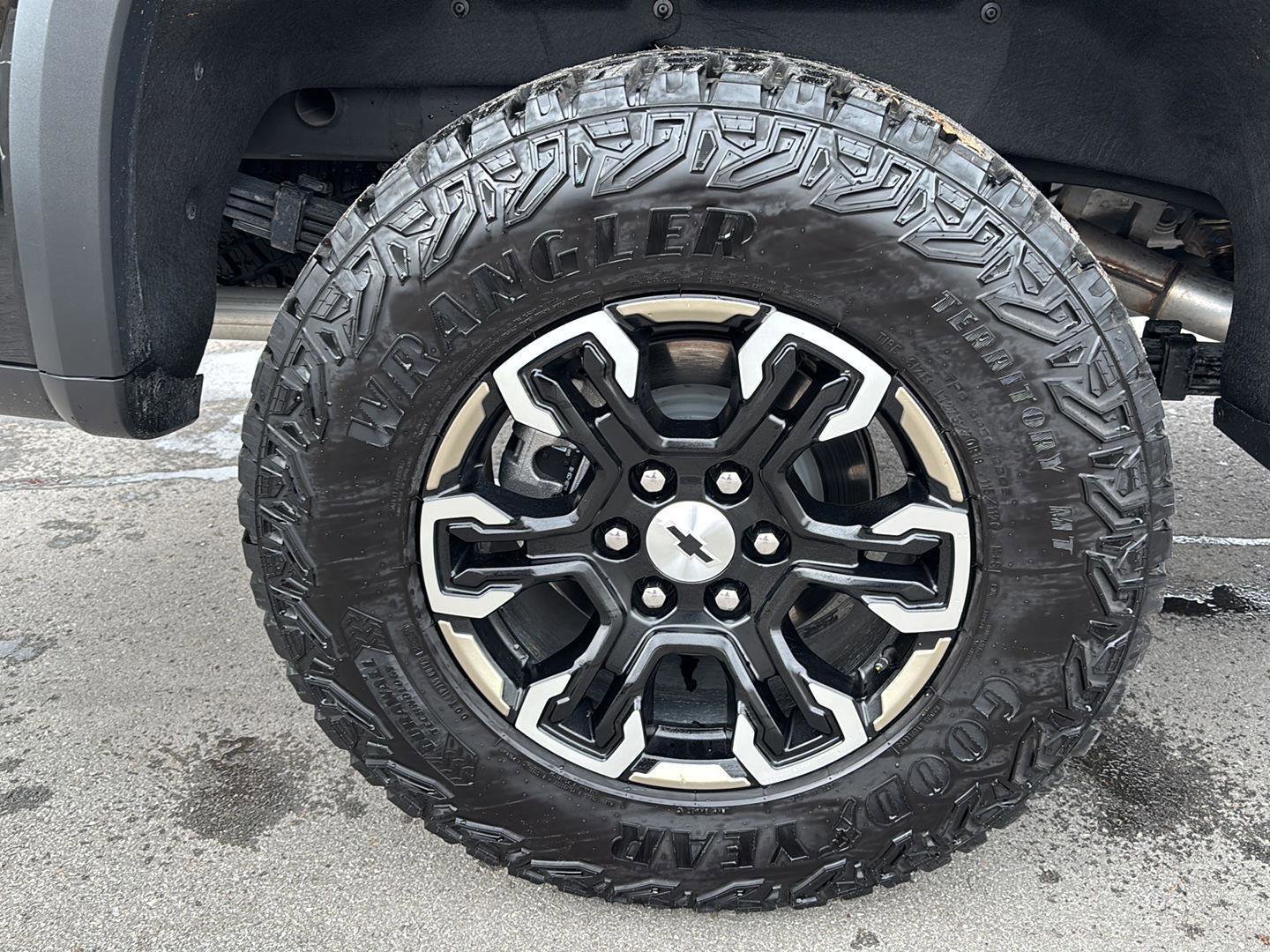 Used 2024 Chevrolet Silverado 1500 ZR2 w/ Technology Package image 12