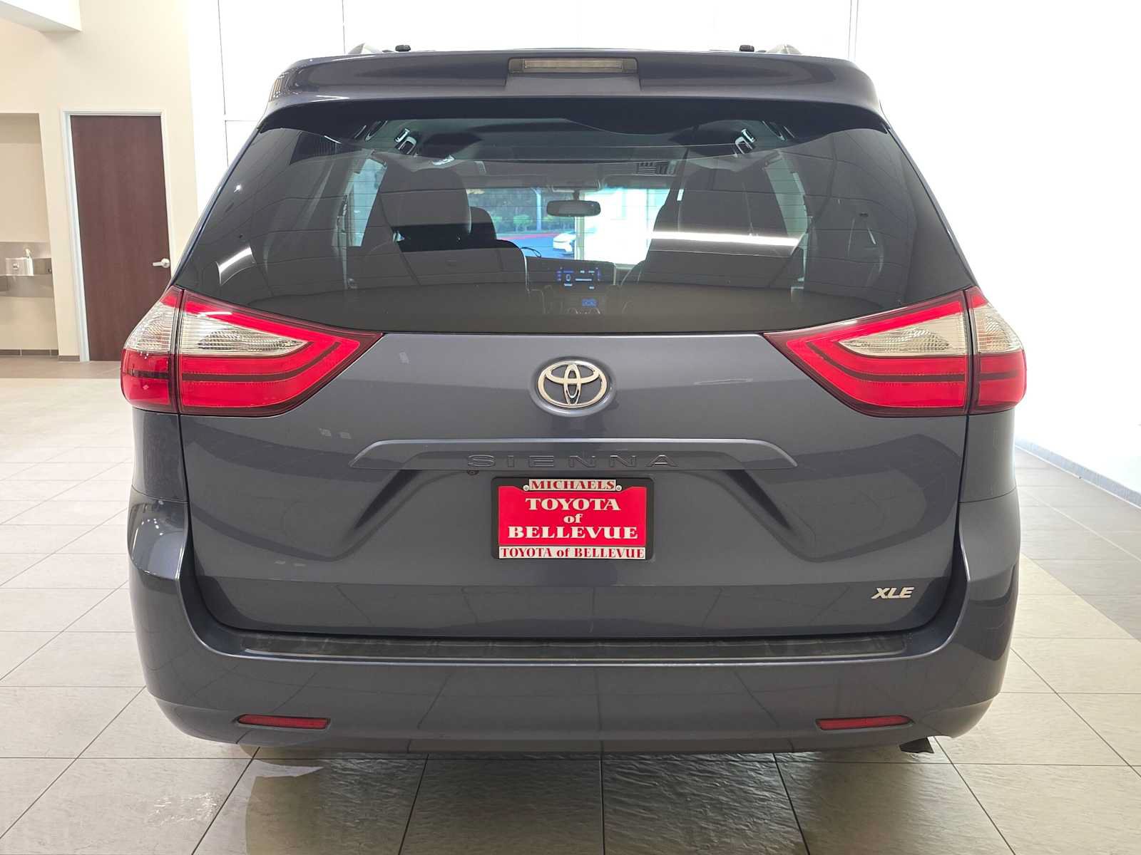 Used 2017 Toyota Sienna XLE FWD image 5
