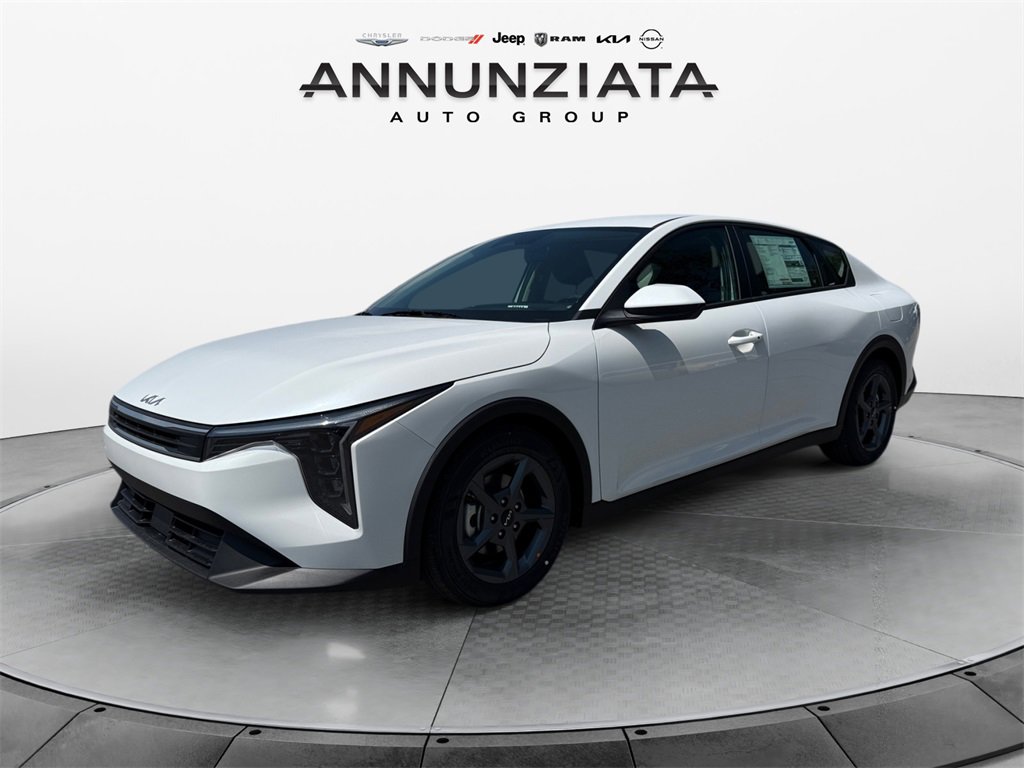 New 2025 Kia K4 LXS