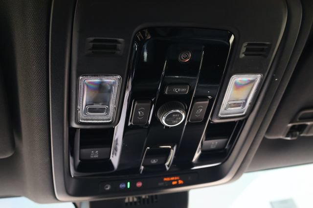 Used 2026 Chevrolet Suburban Z71 w/ Comfort Package AWD/4WD image 18