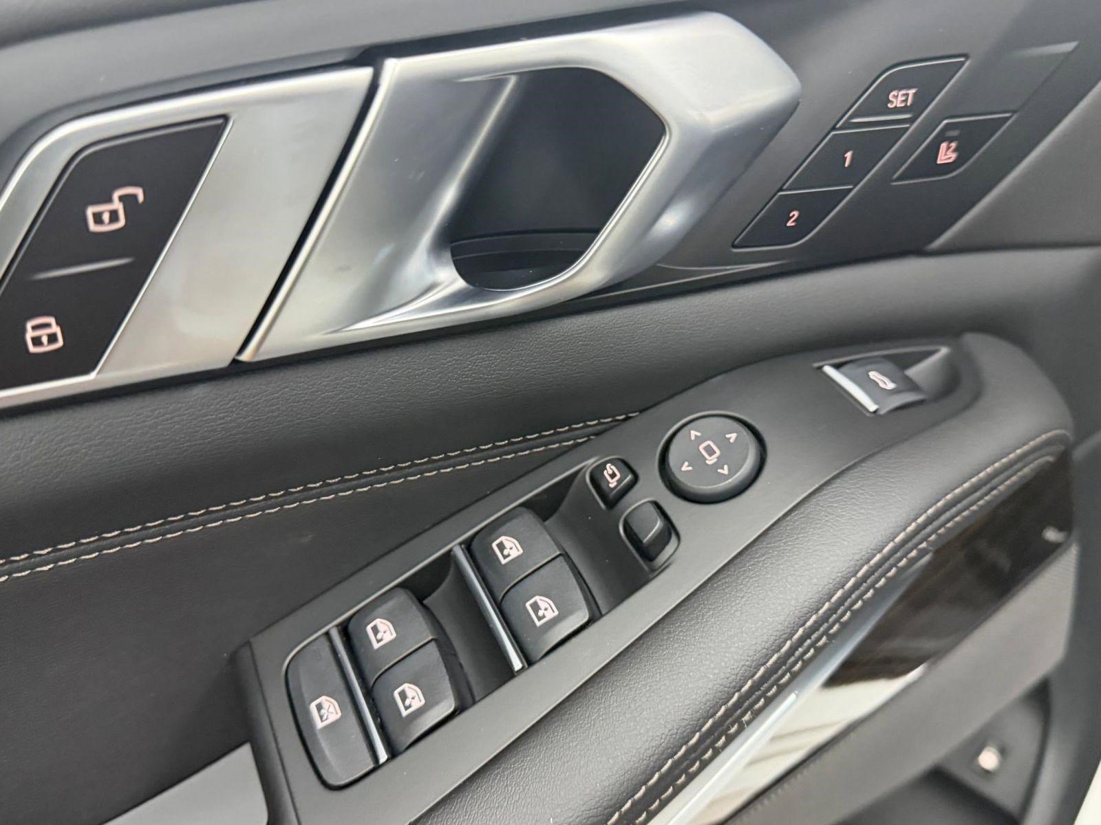 New 2026 BMW X5 xDrive50e image 10