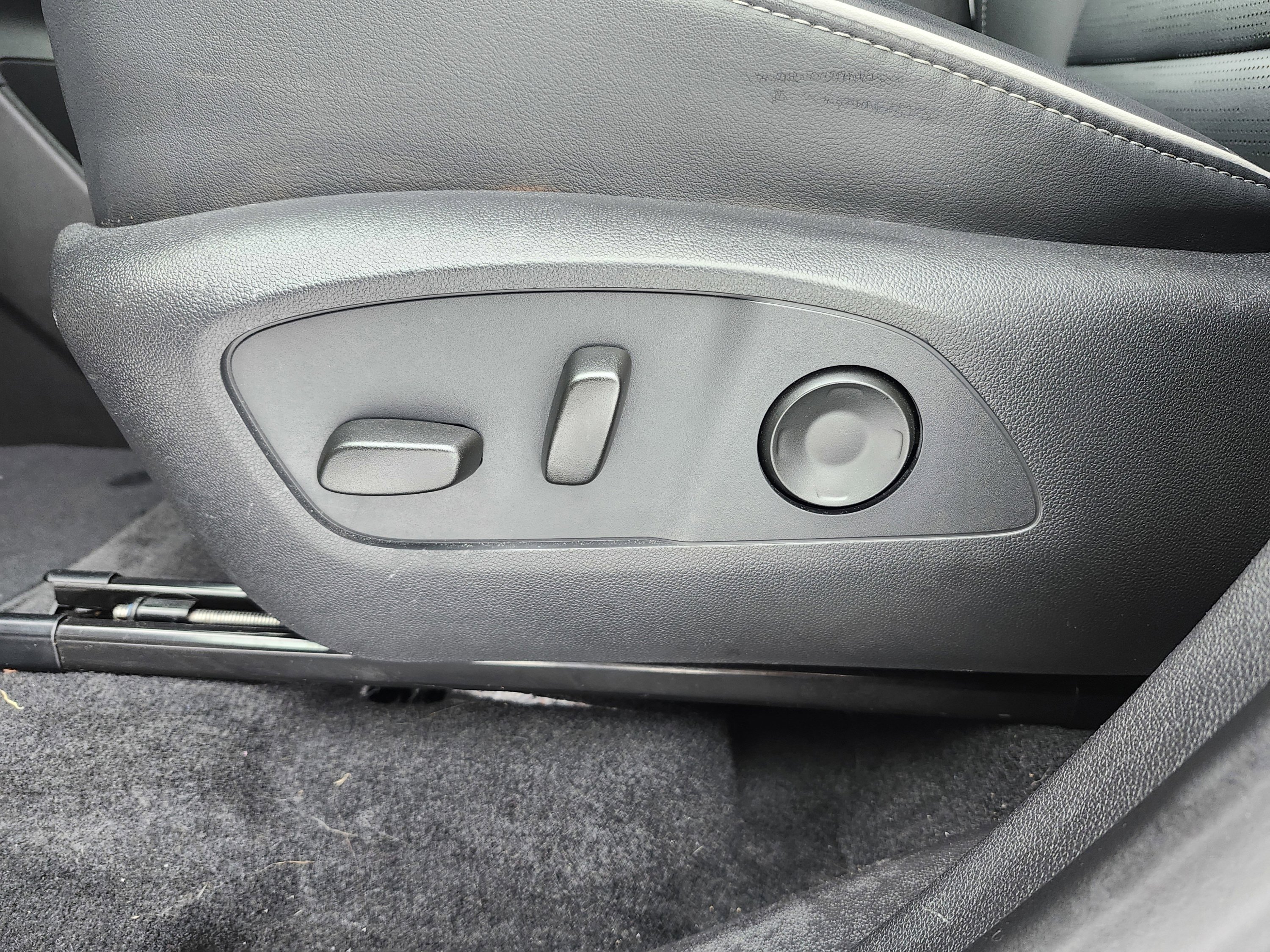 Used 2025 Buick Enclave Sport Touring image 18