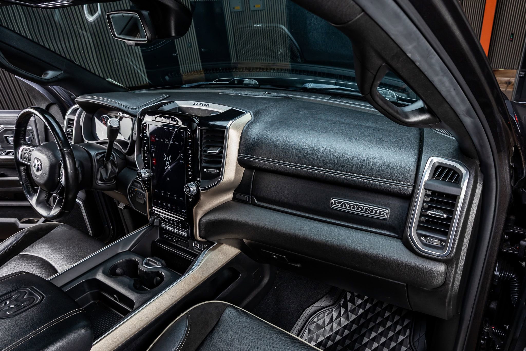 Used 2019 RAM 2500 Laramie w/ Night Edition AWD/4WD image 17