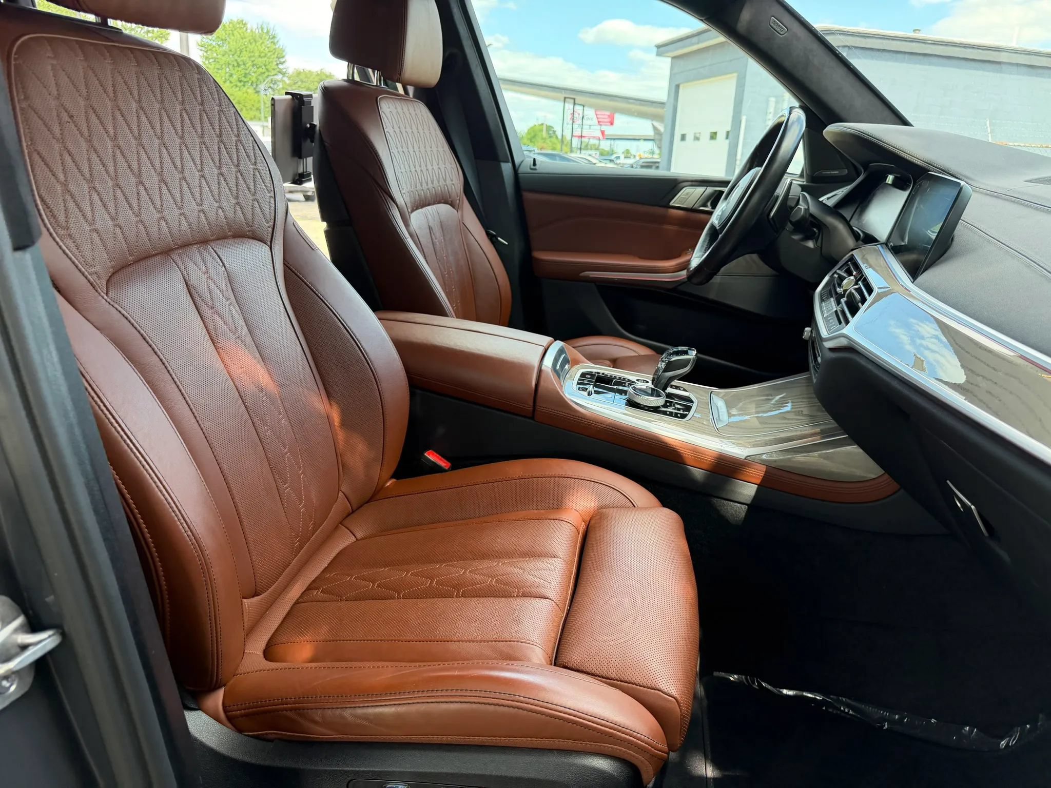 Used 2022 BMW X7 xDrive40i w/ M Sport Package AWD/4WD image 17