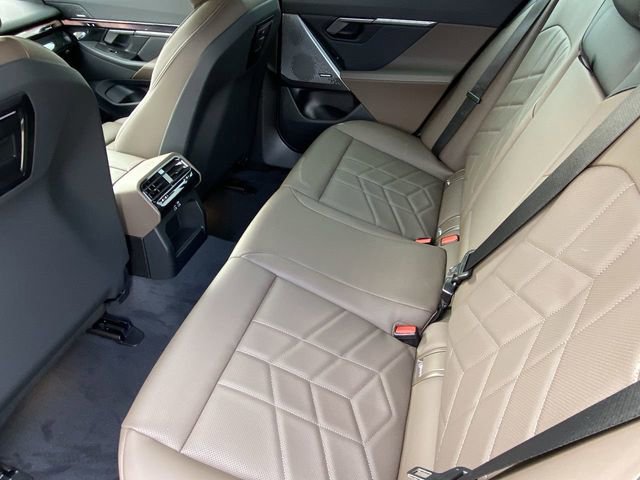New 2025 BMW i5 eDrive40i w/ Premium Package image 16