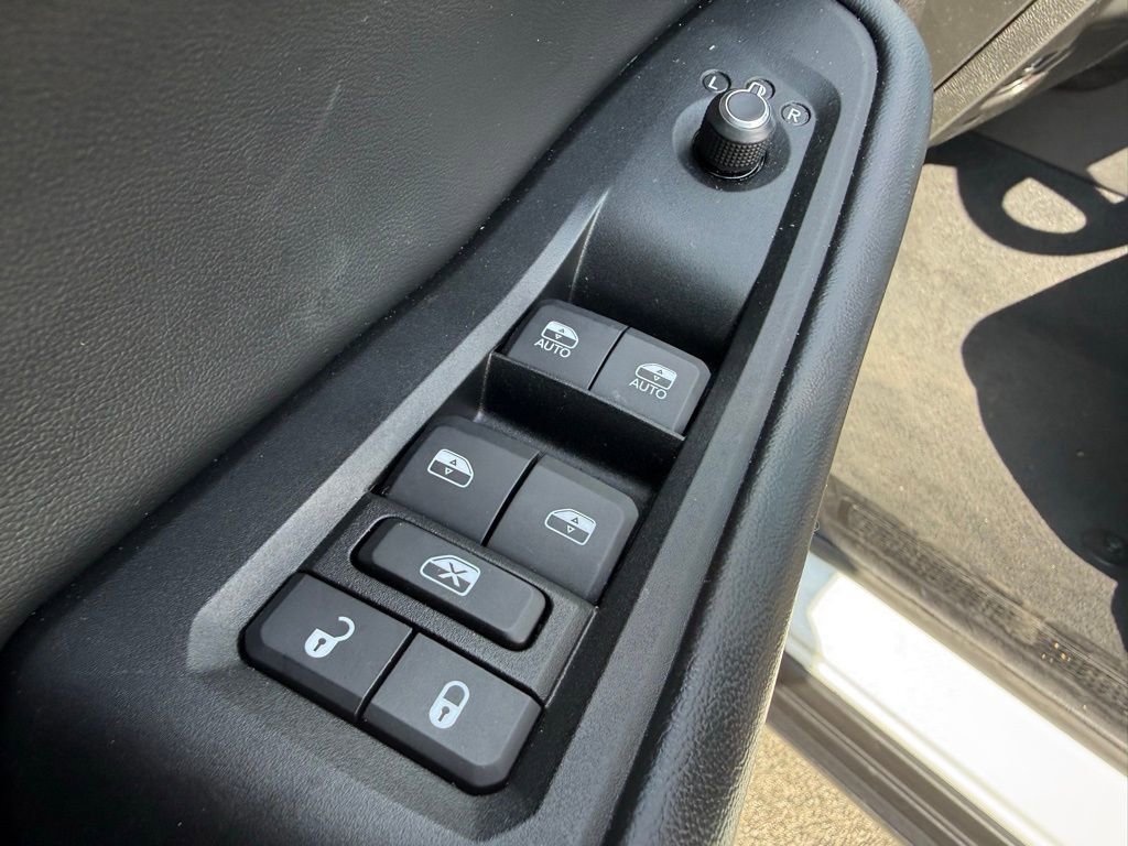 Certified 2024 Jeep Grand Cherokee Limited image 17