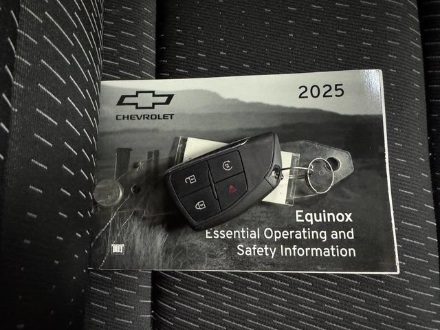 Used 2025 Chevrolet Equinox LT FWD image 27