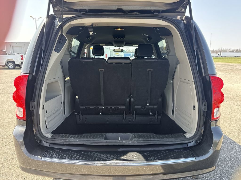 Used 2017 Dodge Grand Caravan SXT image 19