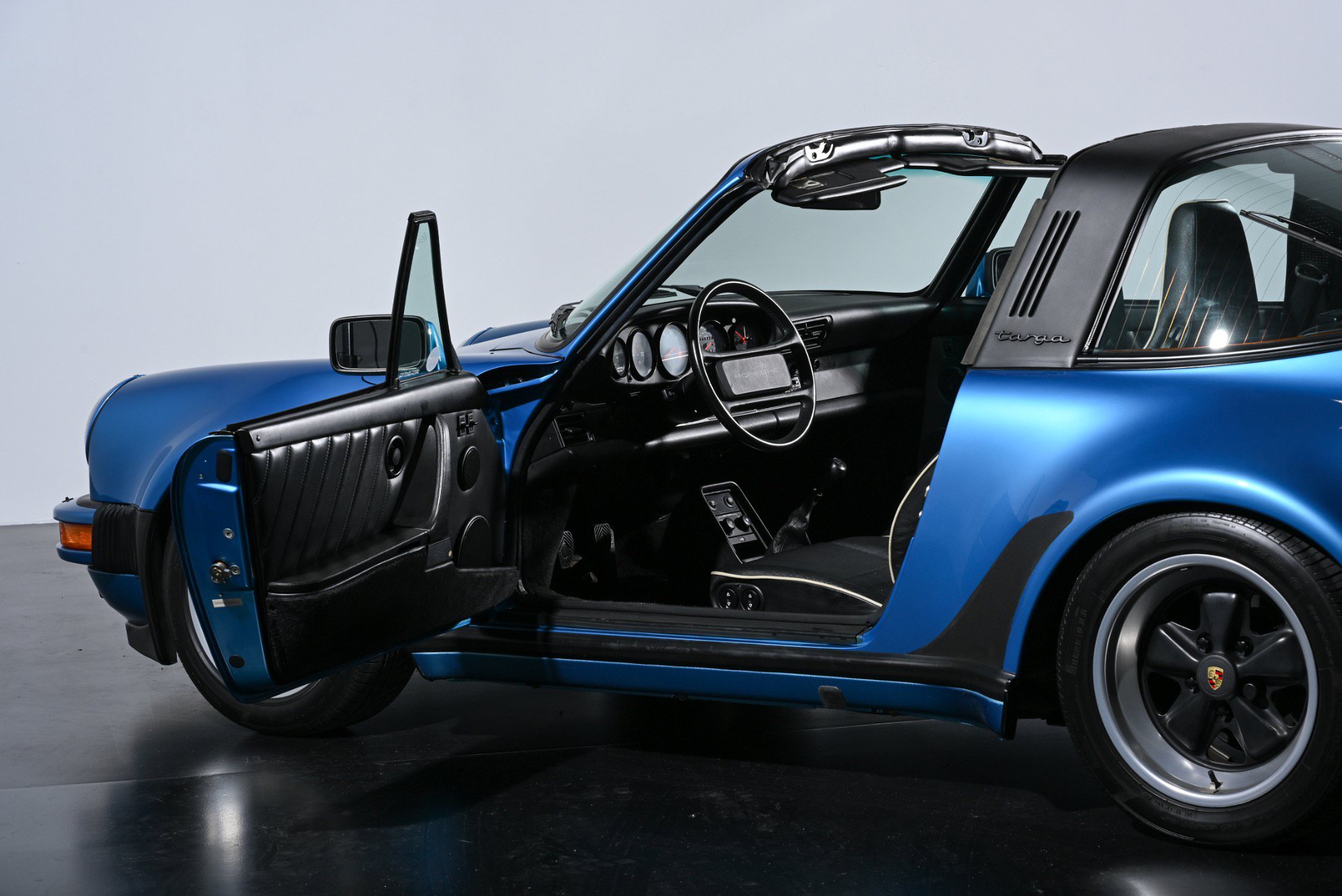 Used 1989 Porsche 911 Targa RWD image 12