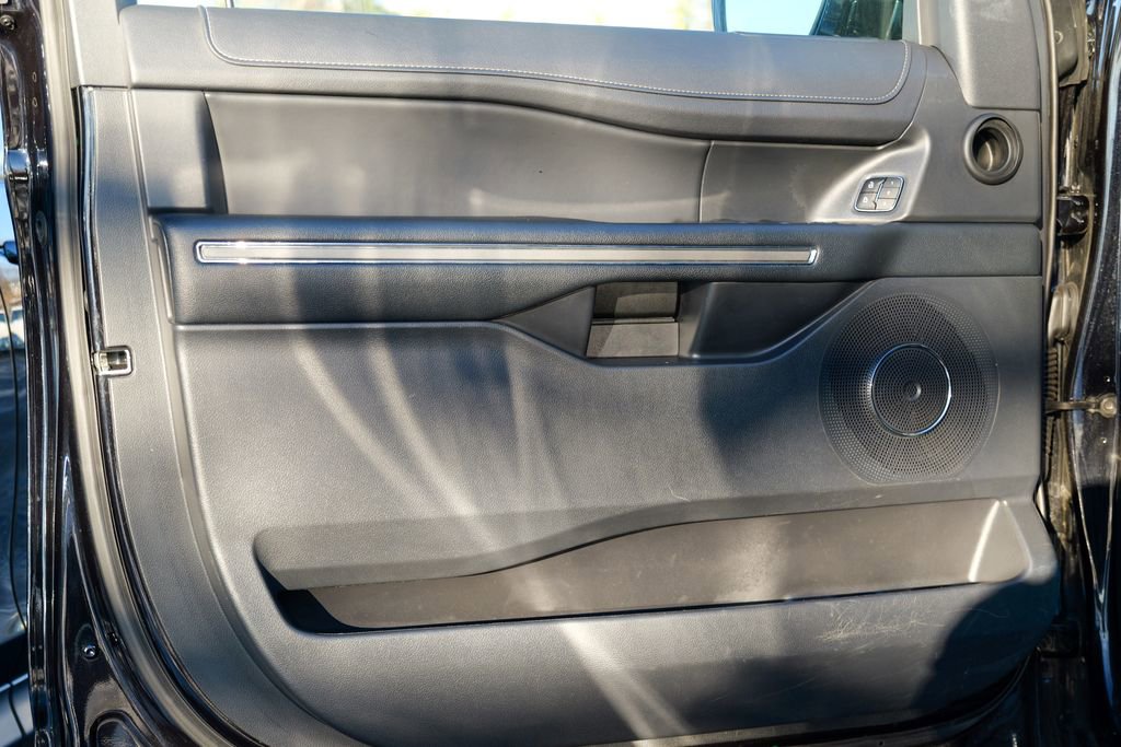 Used 2024 Ford Expedition XLT image 16