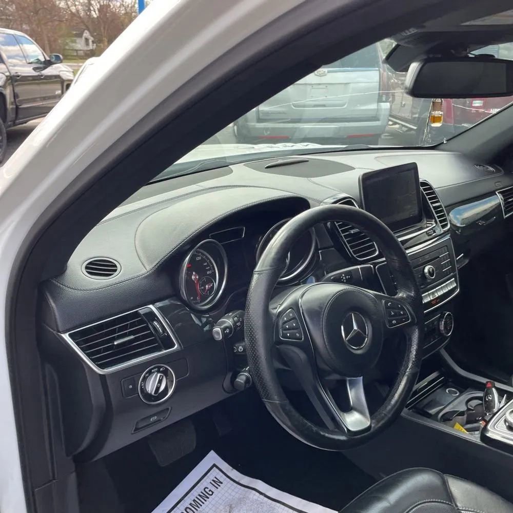 Used 2017 Mercedes-Benz GLS 550 4MATIC image 28