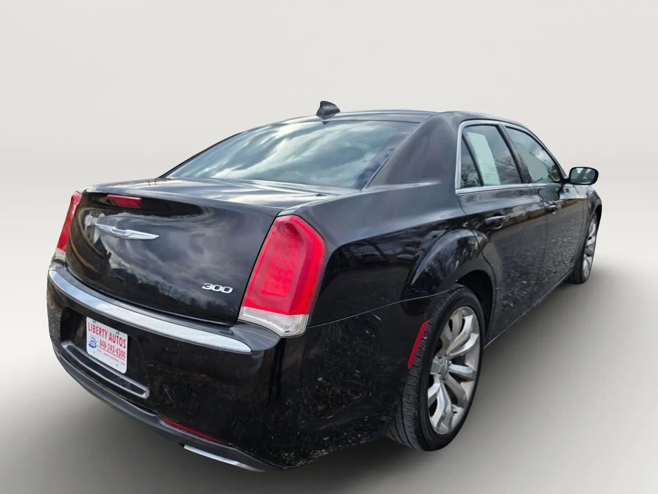 Used 2018 Chrysler 300 Touring L RWD image 6