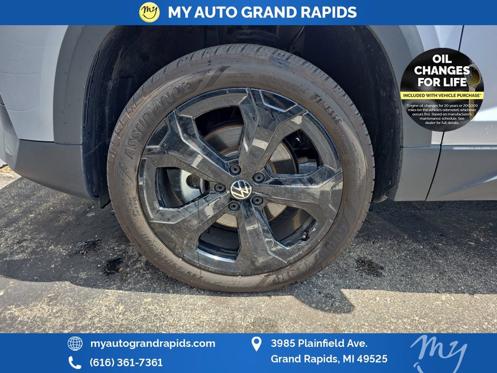 Used 2025 Volkswagen Taos SEL w/ Black Wheel Plus Package AWD/4WD image 29