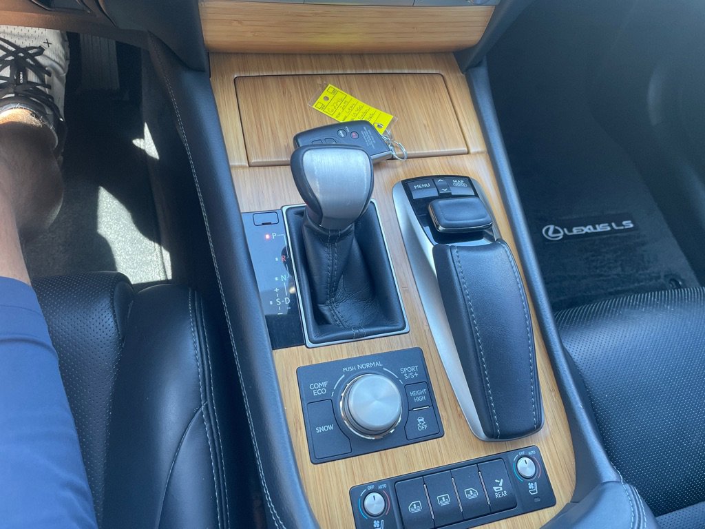 Used 2015 Lexus LS 460 L w/ Ultra Luxury Package RWD image 14