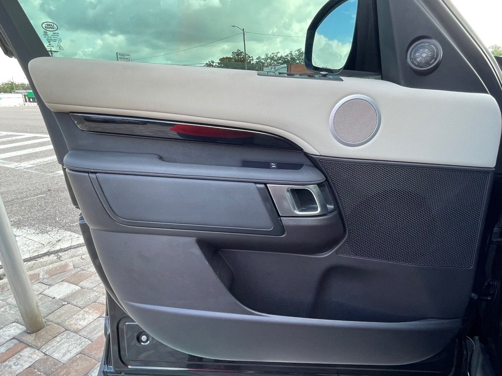 Used 2017 Land Rover Discovery SE AWD/4WD image 28