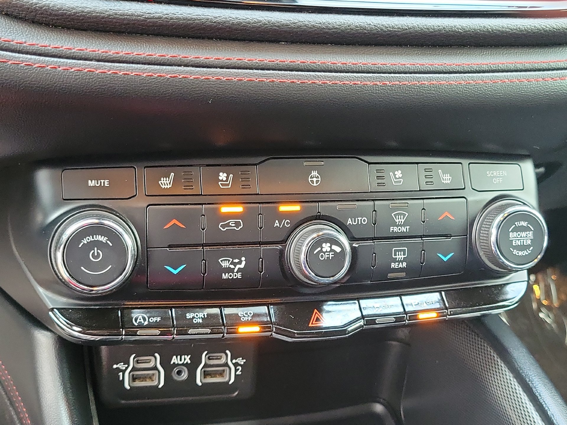 Used 2024 Dodge Durango GT AWD/4WD image 16