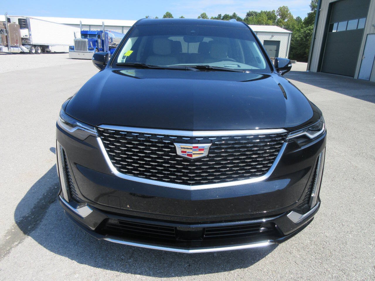 Used 2025 Cadillac XT6 Premium Luxury w/ Technology Package FWD image 9