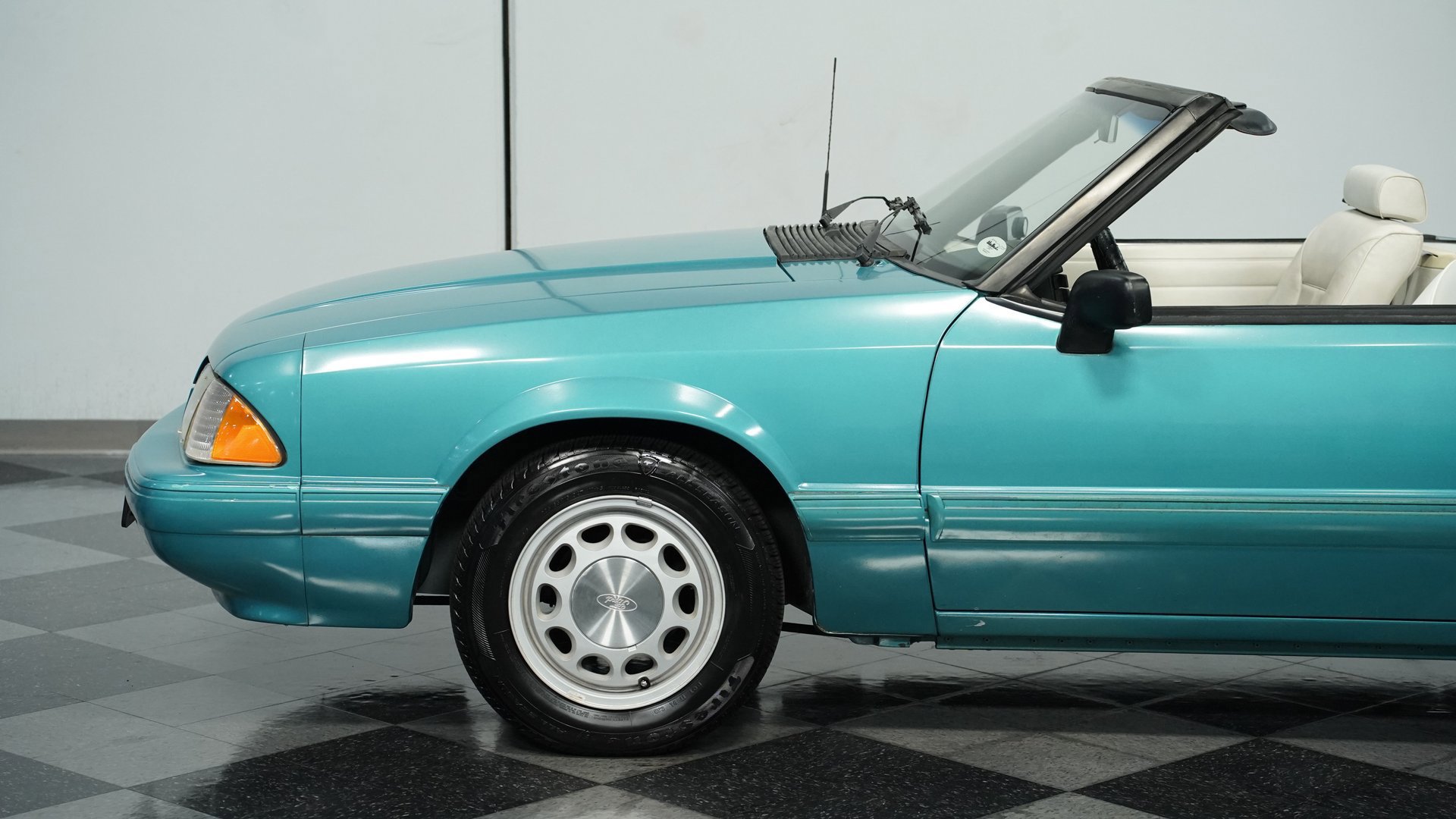 Used 1992 Ford Mustang LX image 19