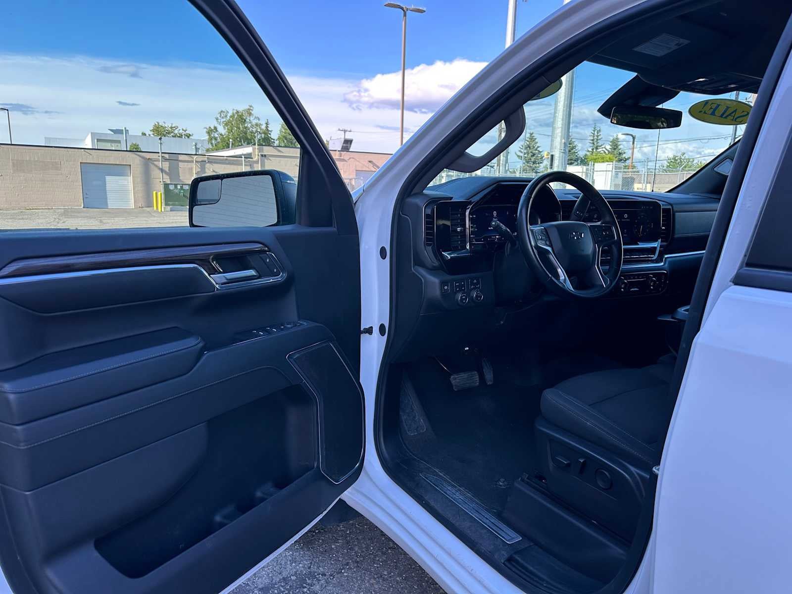 Used 2024 Chevrolet Silverado 1500 RST w/ Z71 Off-Road Package AWD/4WD image 23