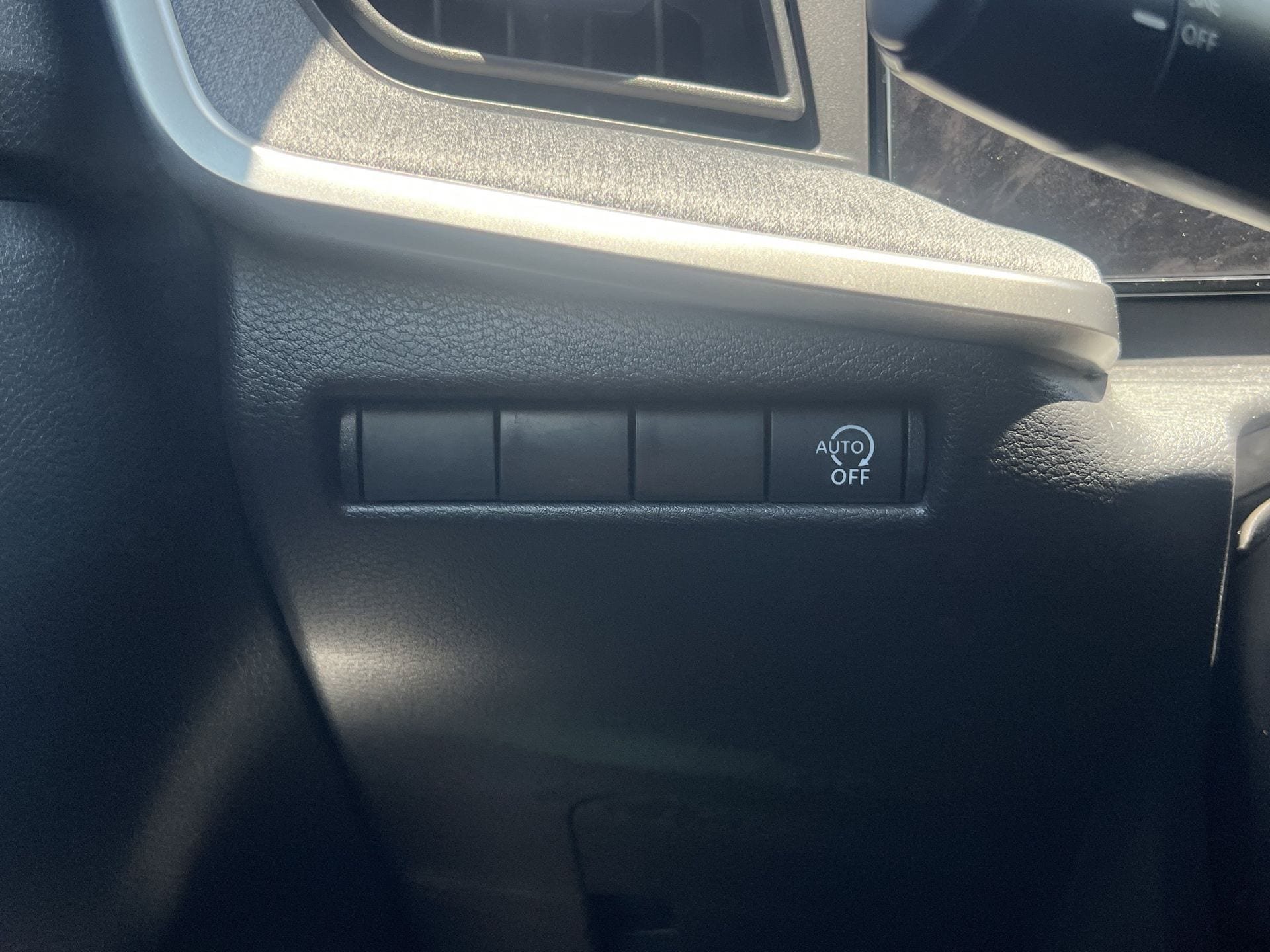 Used 2025 Nissan Kicks SV FWD image 13