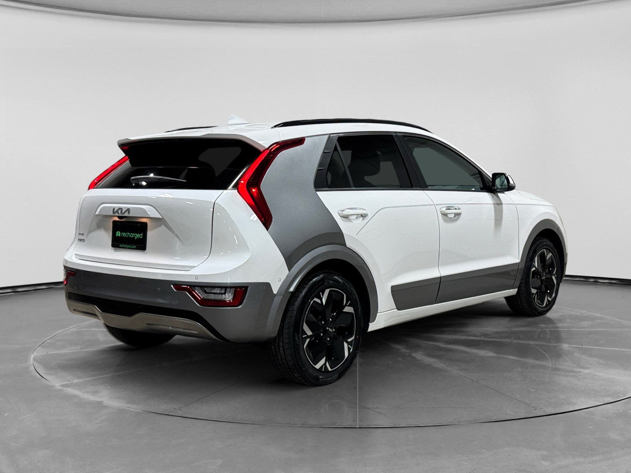 Used 2023 Kia Niro Wave w/ Wave Preserve Package FWD image 3