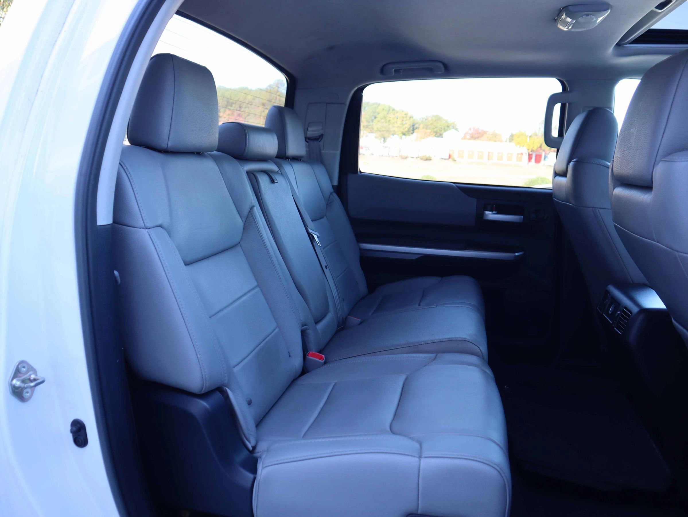 Used 2015 Toyota Tundra Limited image 5