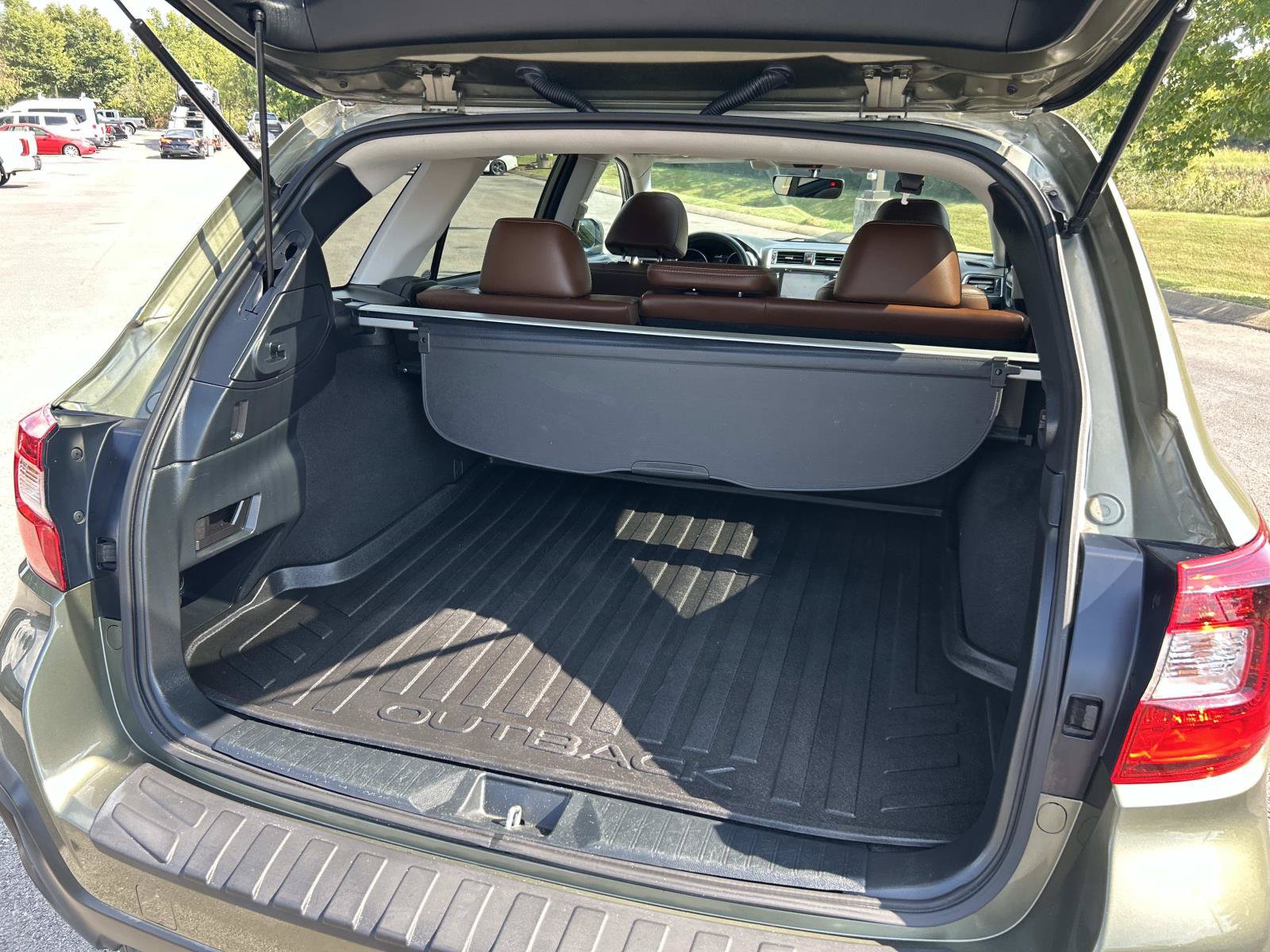Used 2018 Subaru Outback 2.5i Touring AWD/4WD image 16