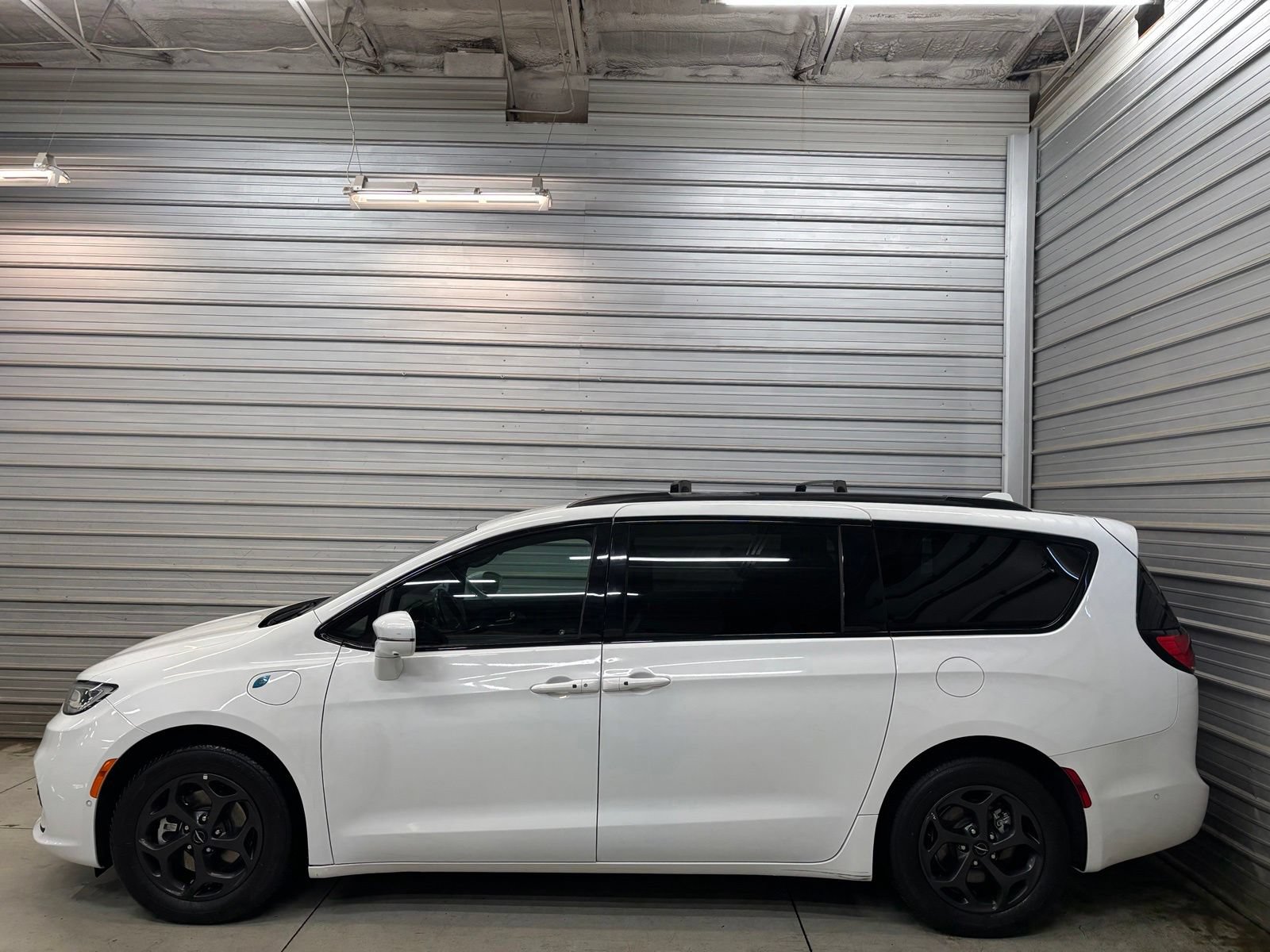 Used 2021 Chrysler Pacifica Touring-L w/ S Appearance Package FWD image 8