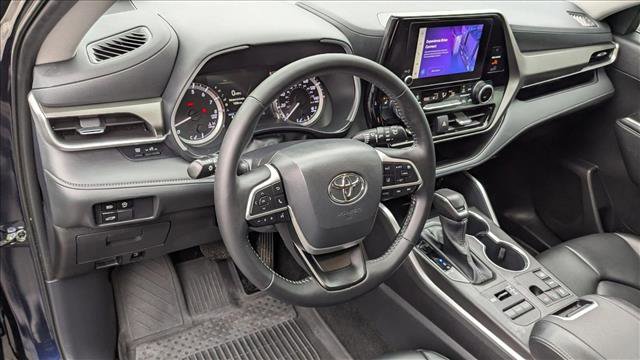 Used 2024 Toyota Highlander XLE AWD/4WD image 10