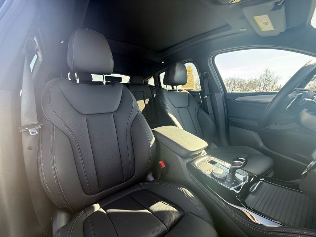 Used 2025 BMW X4 xDrive30i image 31