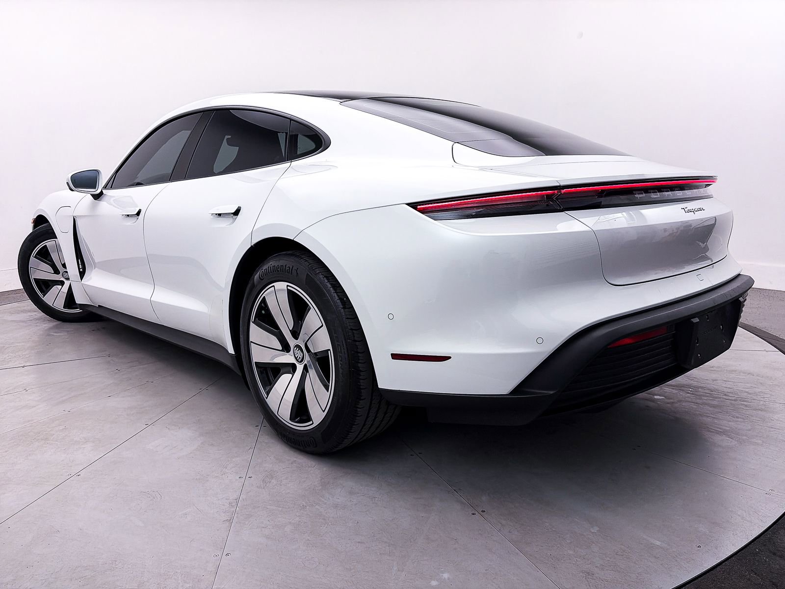 Used 2023 Porsche Taycan w/ Premium Package image 21