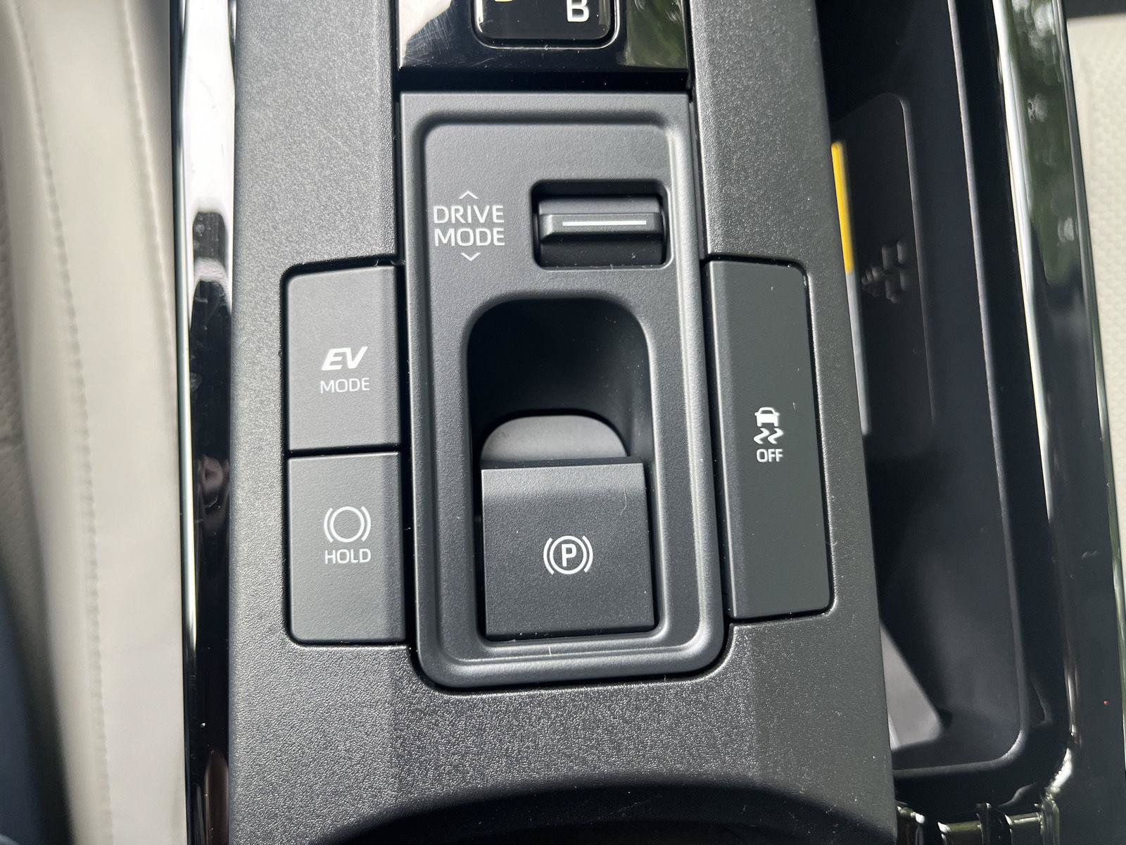 Used 2025 Toyota Prius XLE AWD/4WD image 12
