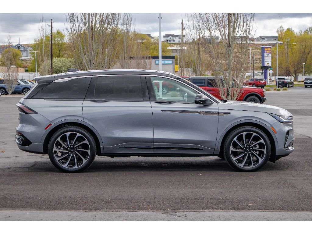 Used 2025 Lincoln Nautilus Black Label AWD/4WD image 2