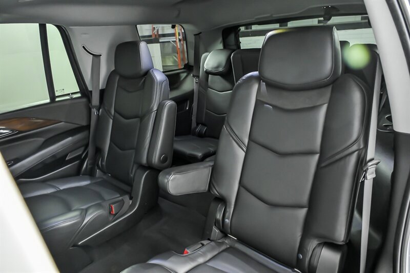 Used 2019 Cadillac Escalade Luxury AWD/4WD image 22