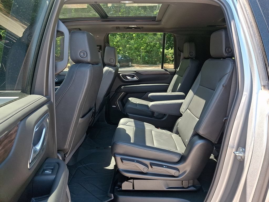 Used 2024 Chevrolet Suburban Z71 w/ Luxury Package AWD/4WD image 10